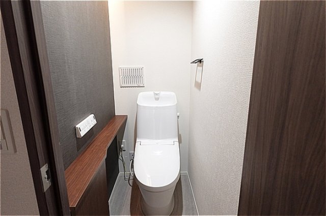 トイレ　温水洗浄暖房便座のトイレ