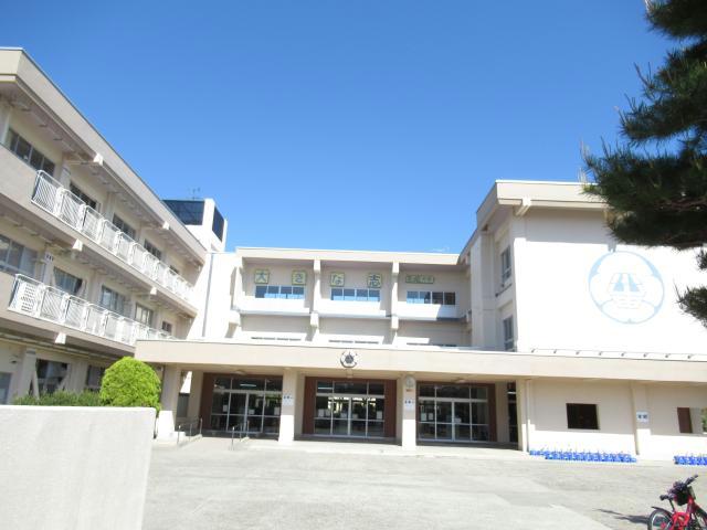 小学校　郡山市立小山田小学校（小学校）まで548m