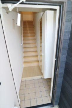 玄関　玄関を開けるとこんな感じです♪