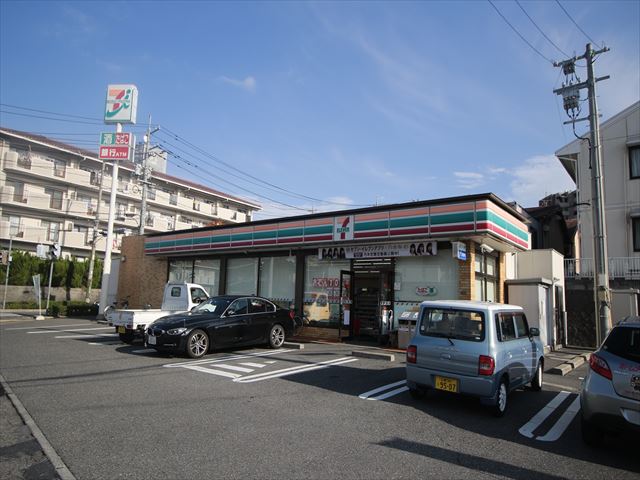 コンビニ　セブンイレブン東広島西条中央店（コンビニ）まで308m