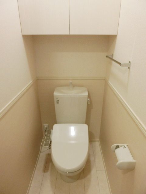 トイレ　温水洗浄機能付きトイレ