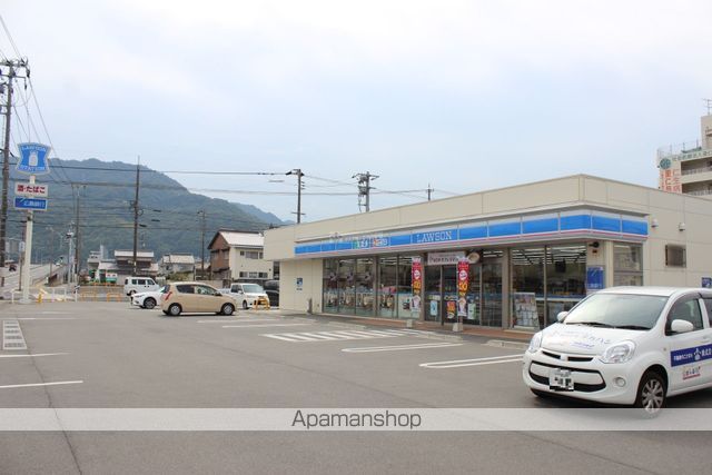 コンビニ　ローソン三原皆実三丁目店（コンビニ）まで740m