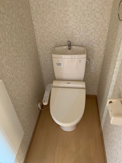 トイレ　温水洗浄便座付トイレ