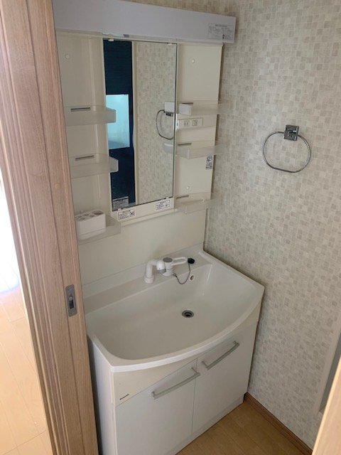 洗面設備　忙しい朝に嬉しい洗髪洗面化粧台付