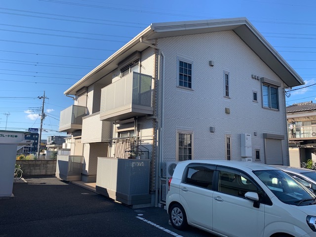 建物外観　間取り反転タイプあり　南向きで日当たり良好　角部屋