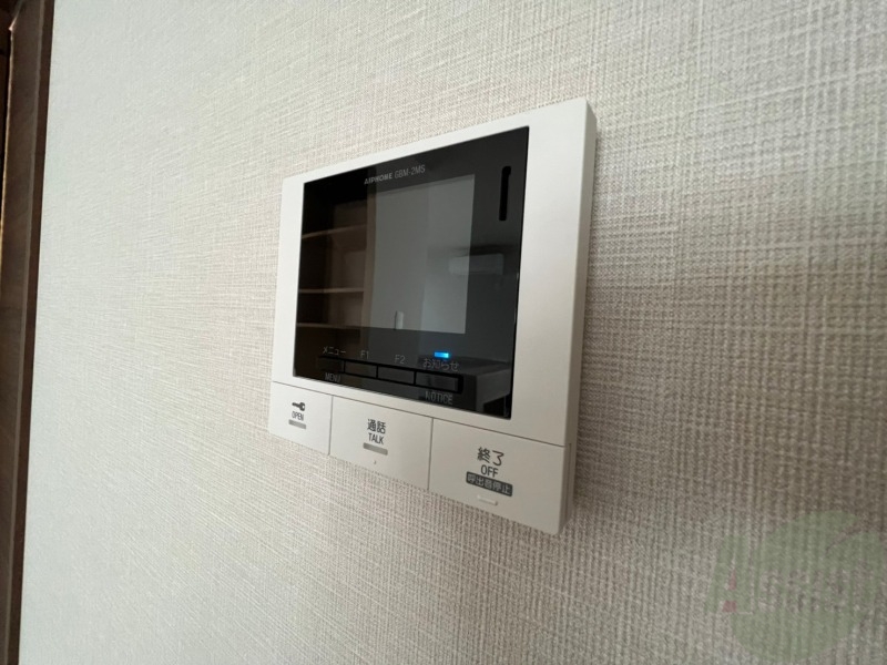 セキュリティ　ＴＶモニター付インターホンです。来客者の顔が見えるので安心！