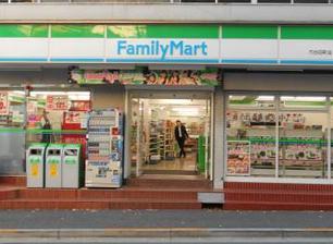 コンビニ　ファミリーマート田町店（コンビニ）まで597m