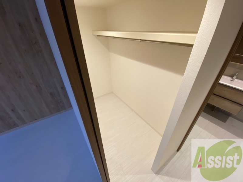 収納　クローゼットは奥行きもあり、荷物が多い方でも安心です。