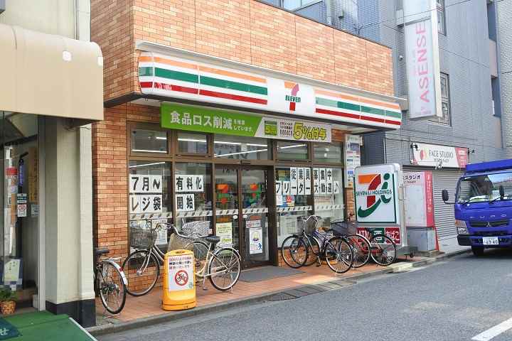 コンビニ　セブンイレブン（コンビニ）まで645m