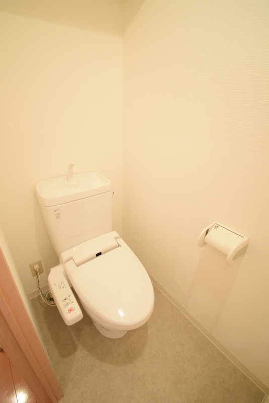 トイレ　ウォシュレット付き