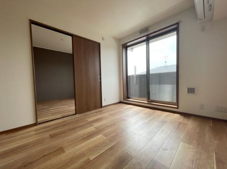 居室・リビング　別号室参考写真