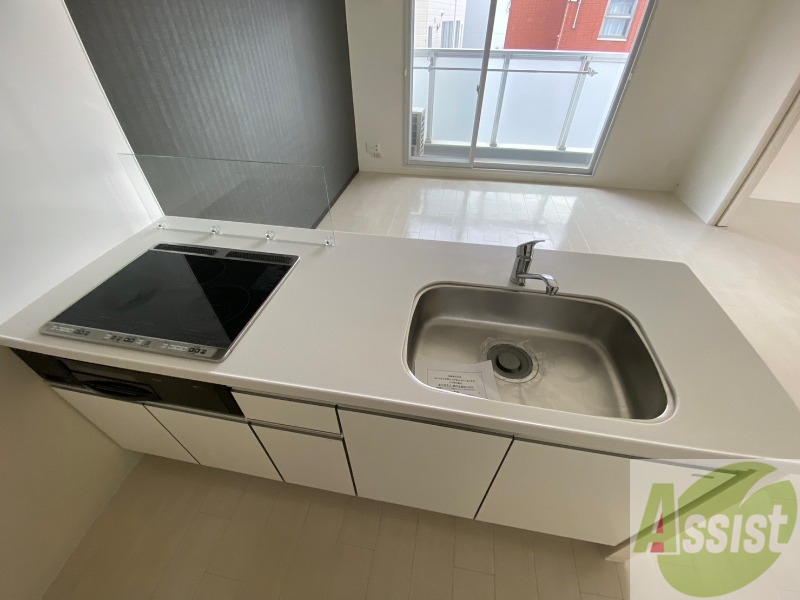 キッチン　キッチンはシックなデザインでした。洗い場も大きい。