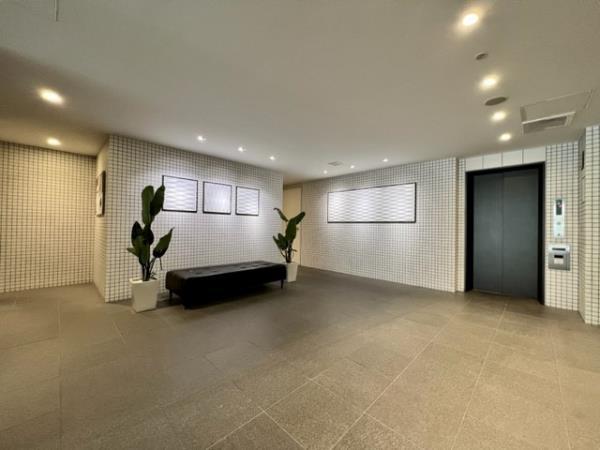 エントランス　ゆとりのあるエントランスです