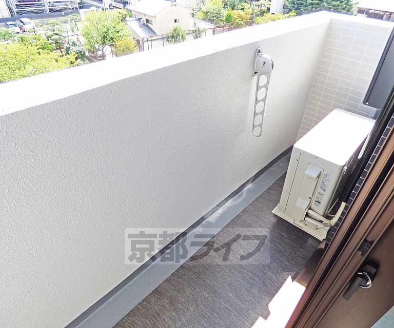 バルコニー　広々としたバルコニーです。