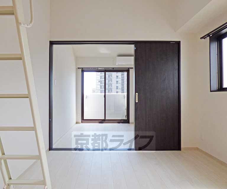 居室・リビング　広々とした室内です。