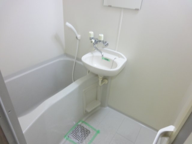 バス・シャワールーム　同物件別号室のものです。