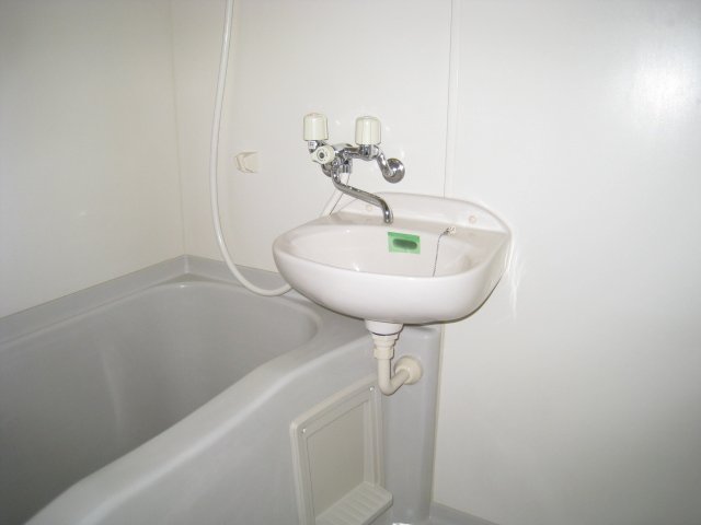 洗面設備　同物件別号室のものです。