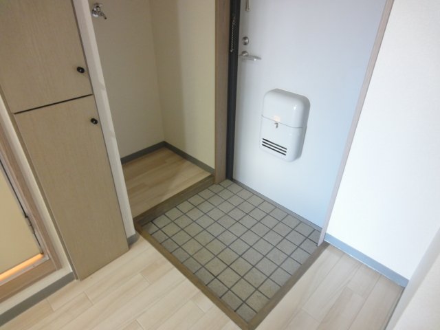 玄関　同物件別号室のものです。