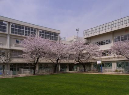 小学校　八名川小学校（小学校）まで749m