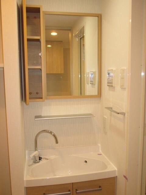 洗面設備　写真はイメージです（床やクロスの色が変更となる可能性がありま