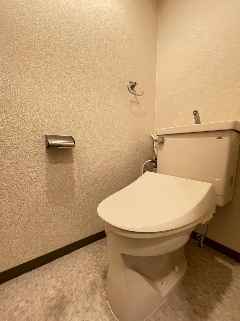 トイレ　温水洗浄便座付き