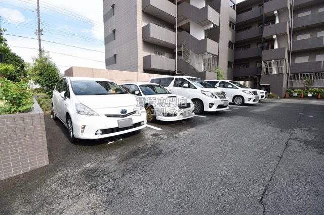 駐車場　敷地内駐車場