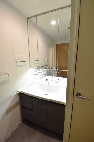 洗面設備　シャワー付洗面台