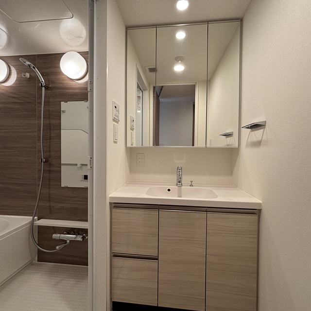 洗面設備　※写真は同タイプ住戸です。