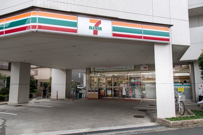 コンビニ　セブンイレブン（コンビニ）まで222m