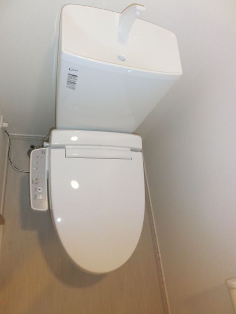 トイレ　ウォシュレット付き