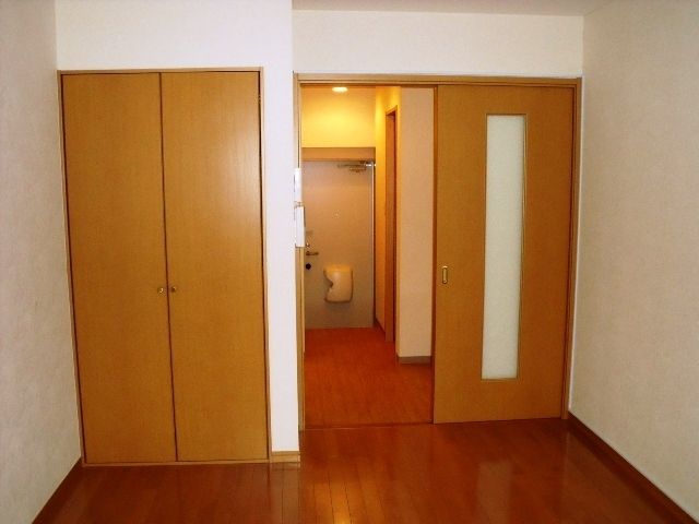 その他部屋・スペース　バルコニーから見た洋室