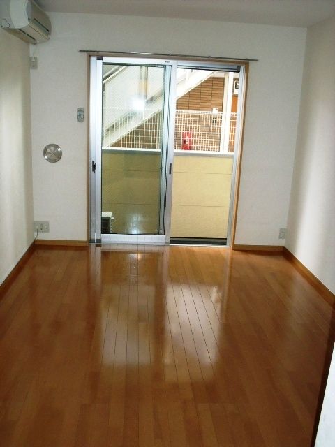 居室・リビング　きれいなフローリング