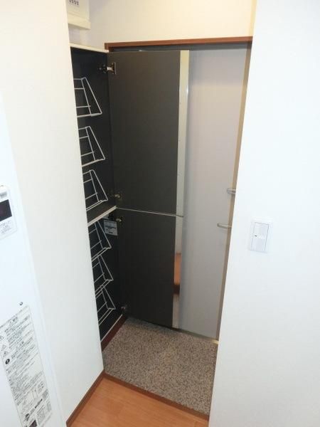 玄関　※同建物別タイプ間取りの施工例です　現況優先