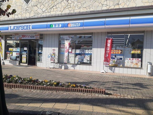 コンビニ　ローソン高鷲駅前店様（コンビニ）まで638m