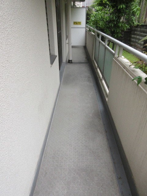 バルコニー　とても広さのあるバルコニーでございます