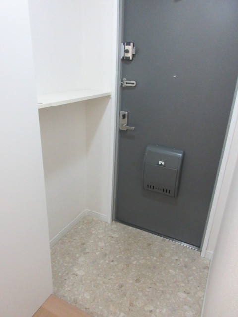 玄関　明るい玄関スペースです