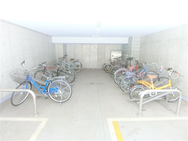 その他共有部分　屋根付きの駐輪場