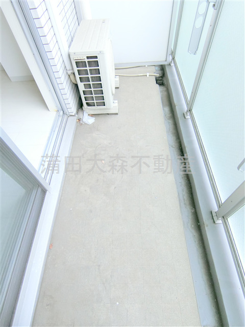 バルコニー　南向き物干し金具付きのバルコニー