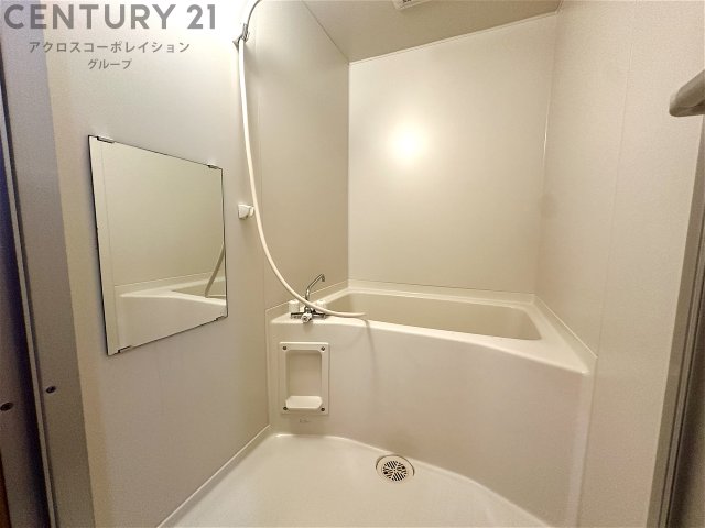 バス・シャワールーム　バストイレセパレートタイプのシンプルな浴室です♪