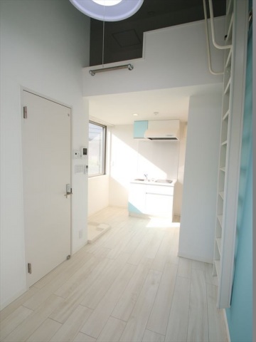 居室・リビング　照明器具・エアコン付です♪