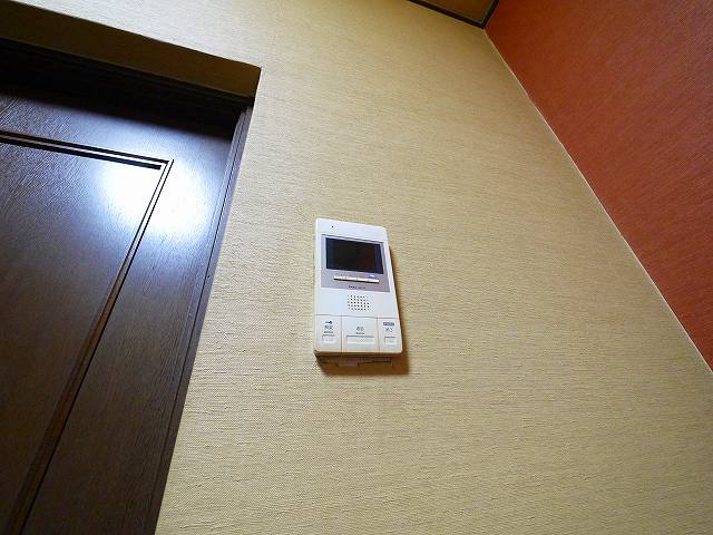 セキュリティ　お顔が見えるモニター付きインターホンもございます。