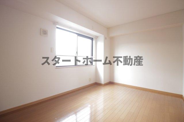 その他部屋・スペース　落ち着いて過ごせるお部屋なので、寝室にいかがでしょうか