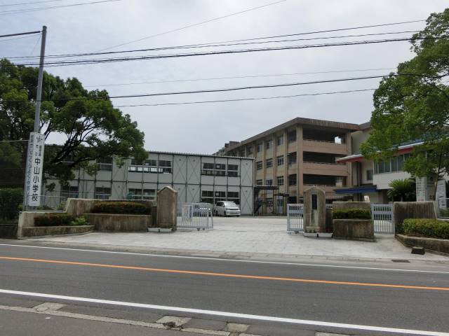小学校　鹿児島市立中山小学校（小学校）まで3504m