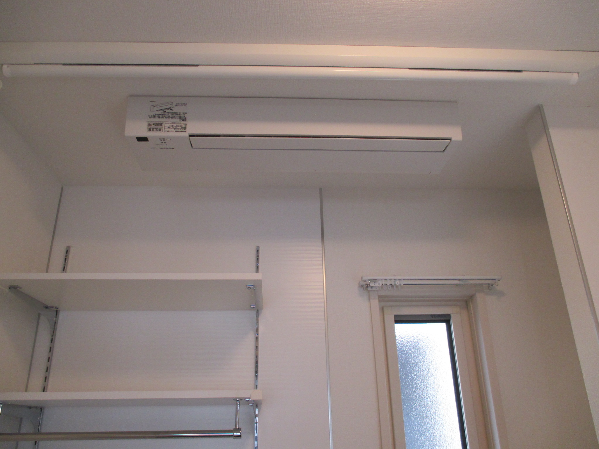 その他設備　室内物干し機、送風機