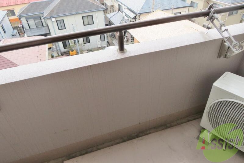 バルコニー　バルコニーは洗濯物もしっかり干せそうな広さです。