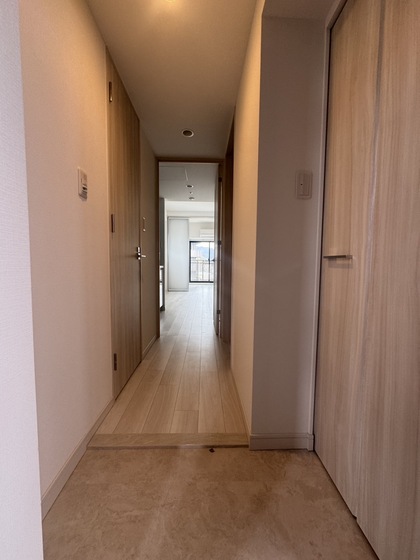 玄関　※掲載写真は同マンション別部屋参考写真となります。
