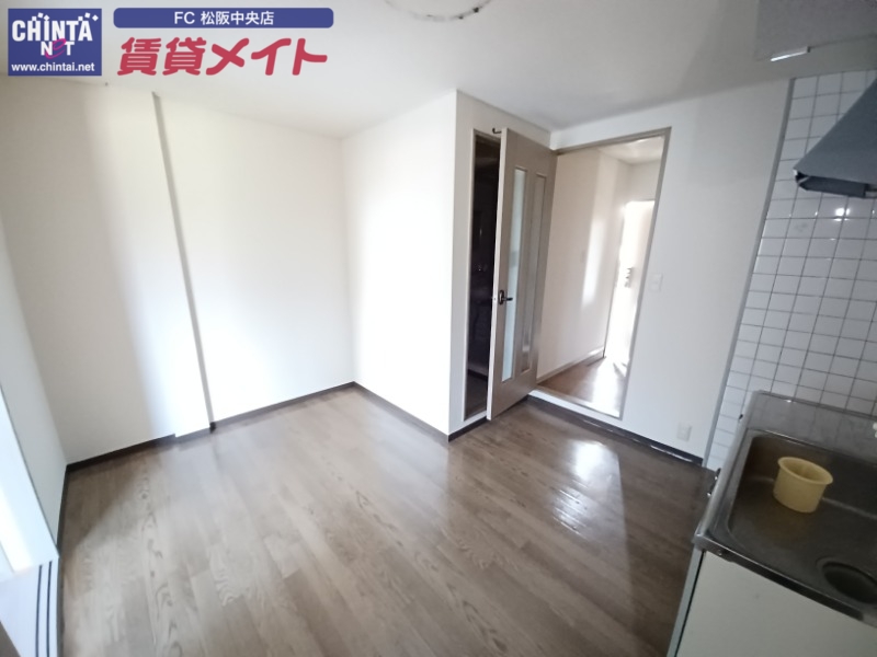 居室・リビング　同物件別室写真