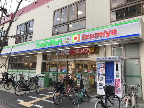 コンビニ　ファミリーマート東三国四丁目店（コンビニ）まで302m
