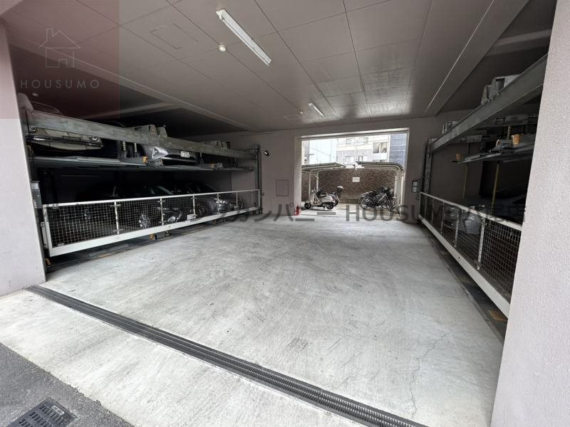 駐車場　駐車場があるので、車を買う予定の方も安心です