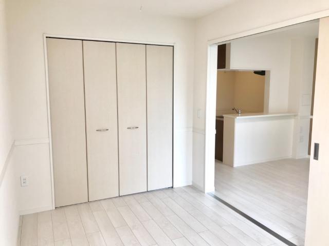 居室・リビング　南側洋室